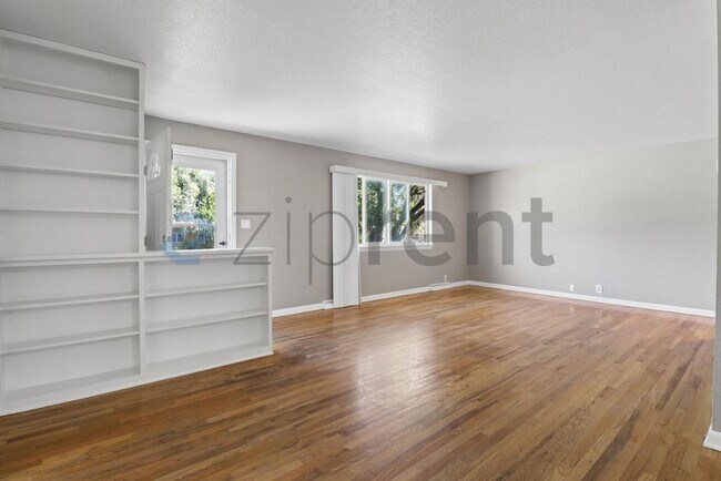 Building Photo - Unit