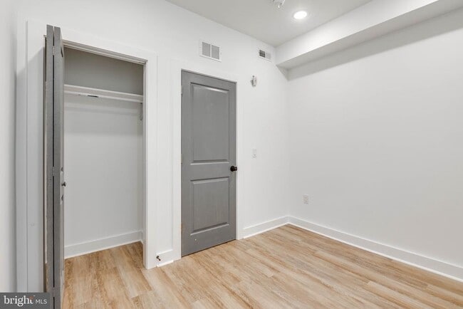 Building Photo - 2348 N Park Ave