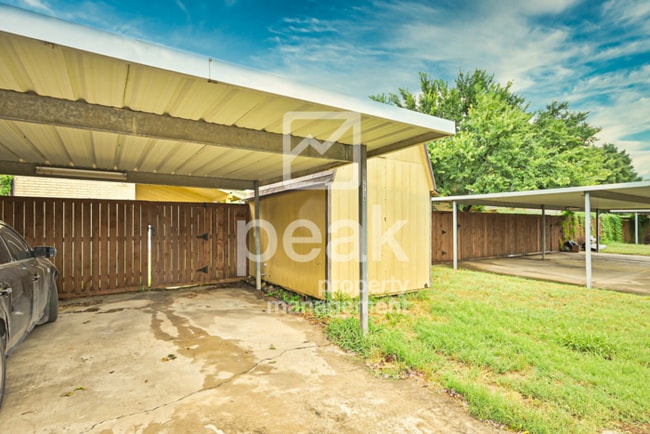 Building Photo - $1,549! 2/Bed1.5Bath duplex in Arlington!