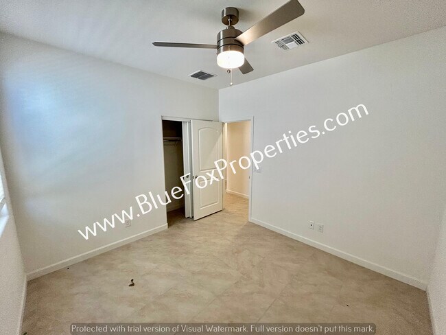 Building Photo - 9286 N Peridot Vis Ave