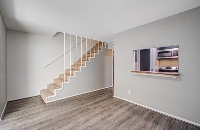 Building Photo - 1713 Huldy St