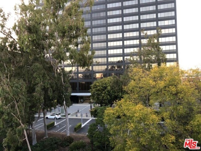 Building Photo - 10960 Ashton Ave