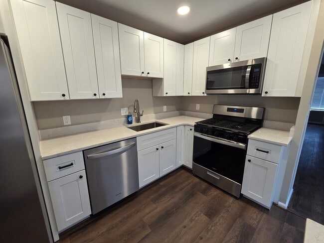 Building Photo - 611 Austin Ln