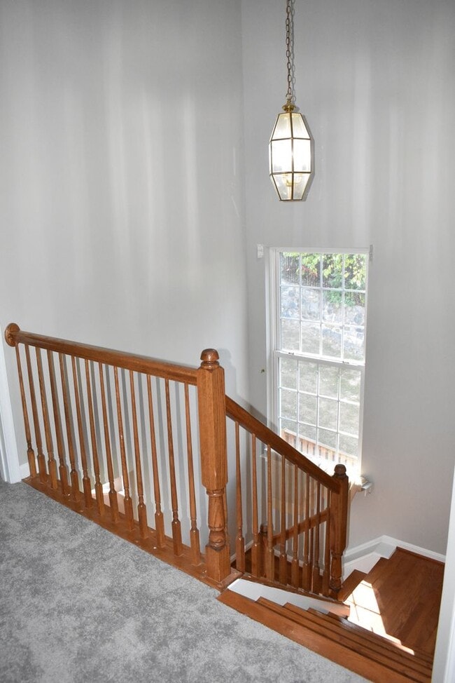 Building Photo - North Stafford End Unit Townhome !!