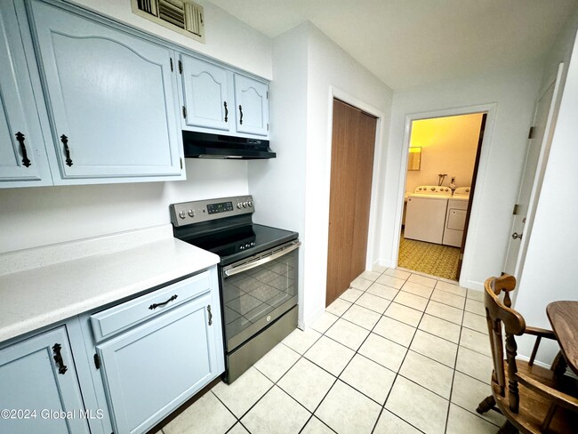 Building Photo - 3A Lacosta Dr