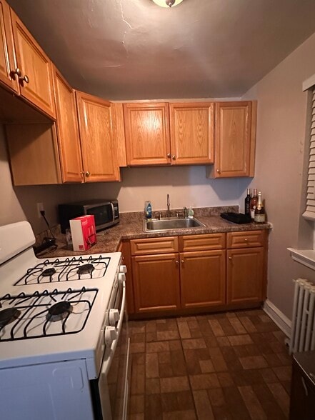 Kitchen 1 - 1335 E Sedgwick St