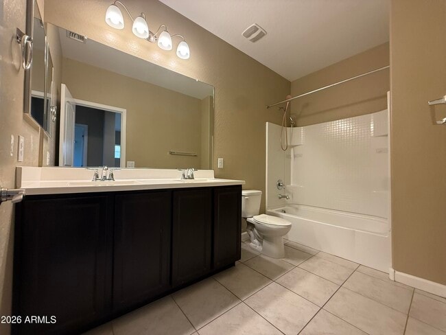 Building Photo - 1367 S Country Club Dr
