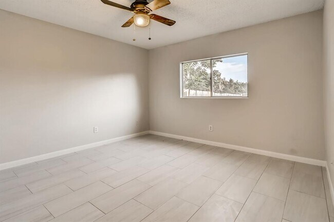 Building Photo - 711 Decker Prairie Dr