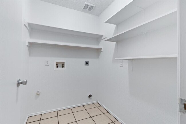 Building Photo - 202 Starlight Dr