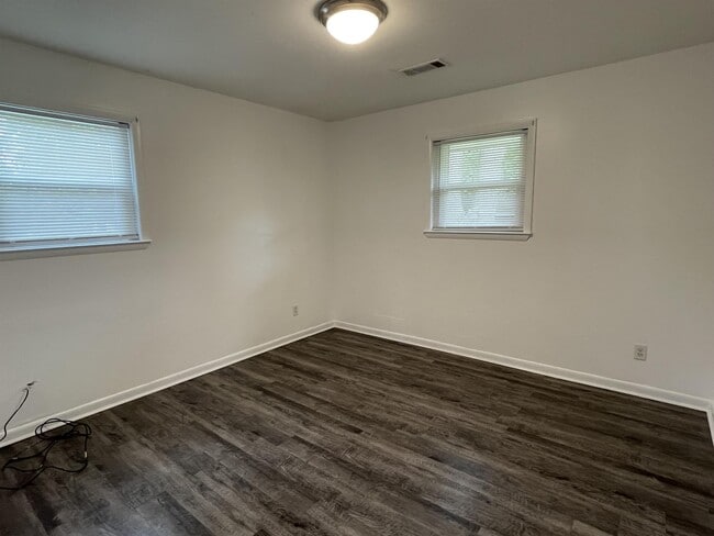 Building Photo - 904 Warthen St