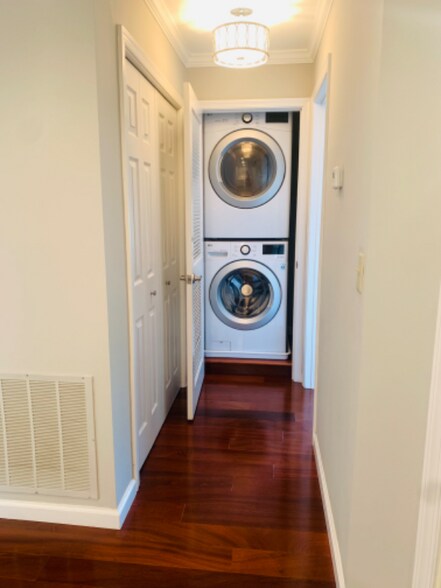 Building Photo - 20 Greystone Ct