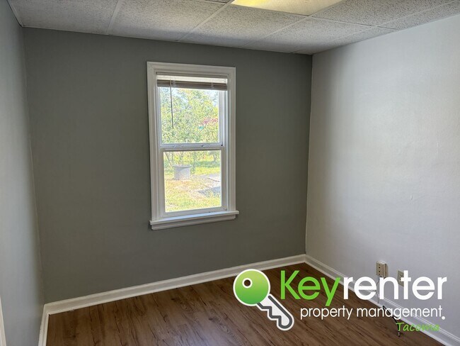 Building Photo - Gorgeous 3Bed/2Bath In the Heart of Tacoma!
