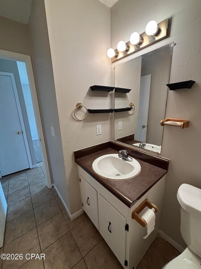 Building Photo - 2701 E 8th Ct