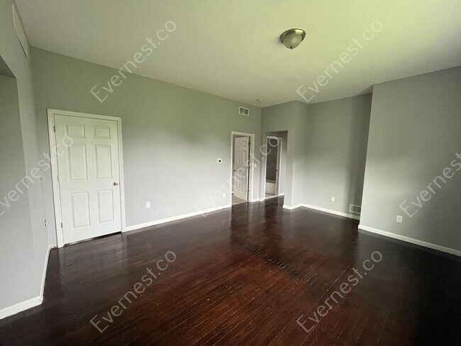 Building Photo - 291 Englewood St