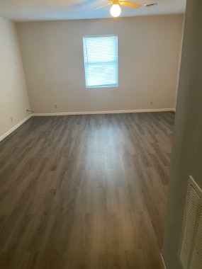 Building Photo - 165 Midway Dr
