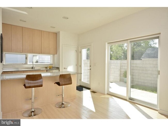 Building Photo - 11 Greenview Ave