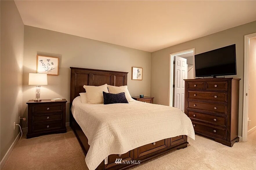 Building Photo - 6811 SE Cougar Mountain Way
