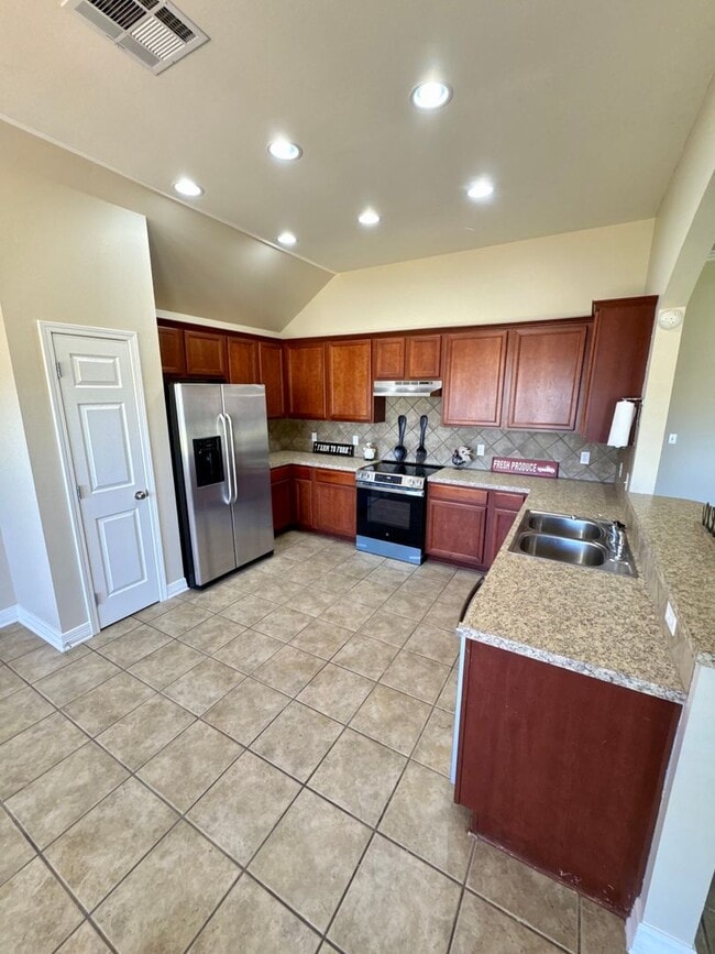 Building Photo - Home in Savannah Place