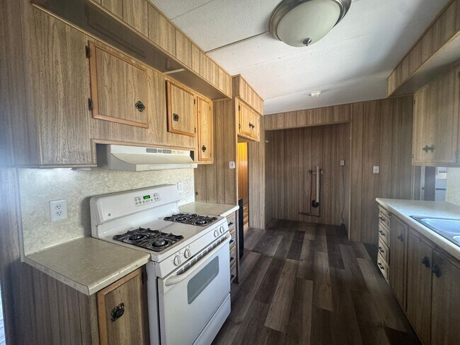 Building Photo - Large Customized 2 Bedroom Manuf Home w/Bonus Room= 3 total bedrooms