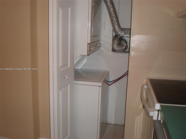 Building Photo - 7920 N Colony Cir