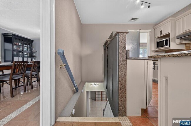 Building Photo - 8 Coyles Ct