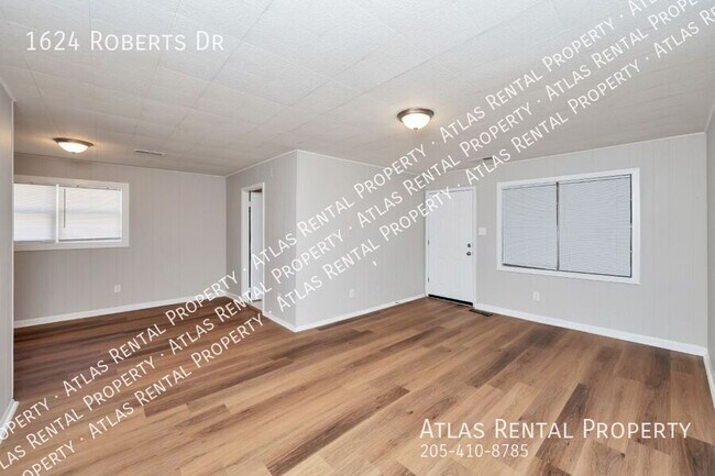Building Photo - 1624 Roberts Dr