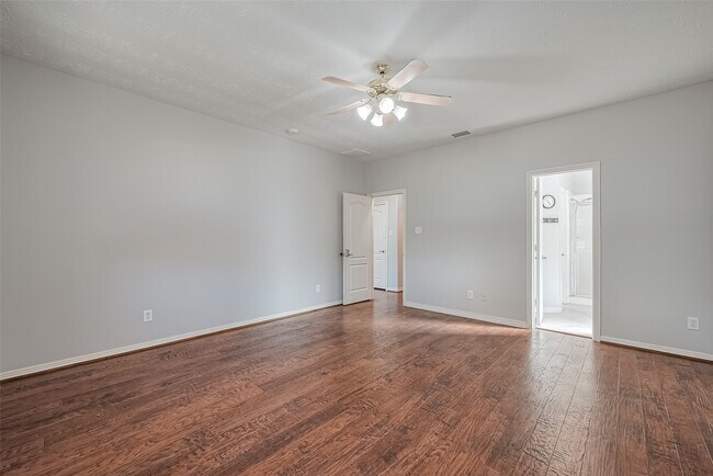 Building Photo - 2202 Highland Crossing Dr