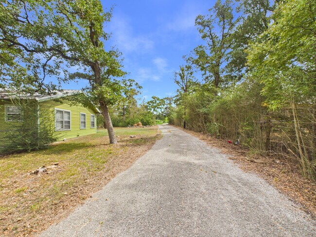 Building Photo - 11064 N Dowling Rd