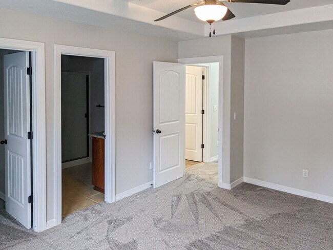 Building Photo - 407-409 Madrona Ave SE