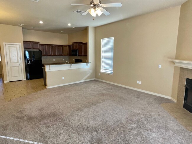 Building Photo - Edmond Home in Gated Community & Deer Cree...