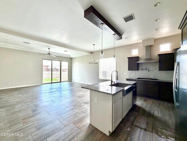 Building Photo - 12878 Clevedon St