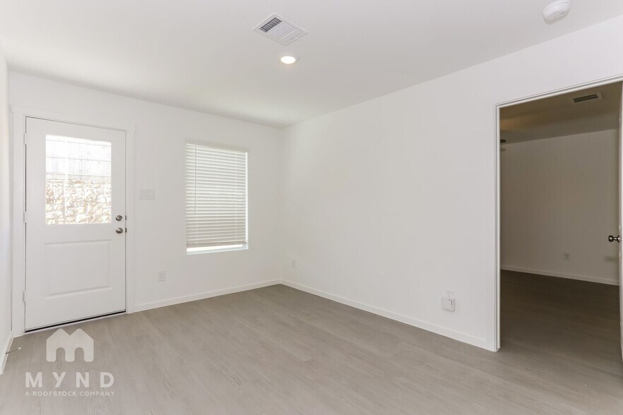 Building Photo - 2732 Ctr Crk Ln