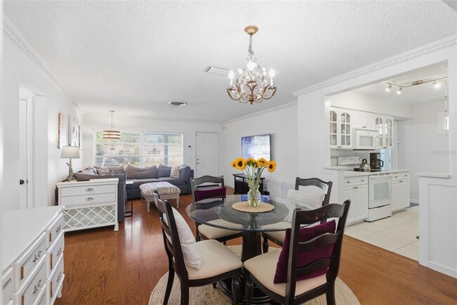 Building Photo - 2039 Pine Ridge Dr