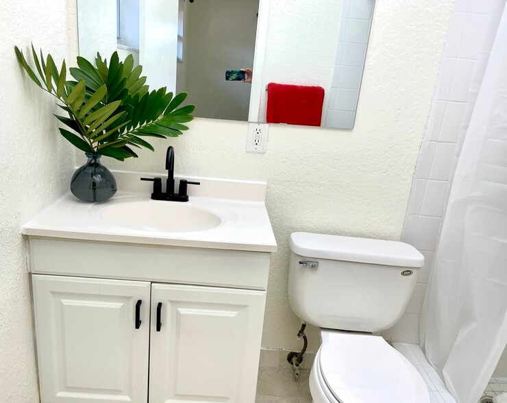 Building Photo - 760 SE 2nd Ave