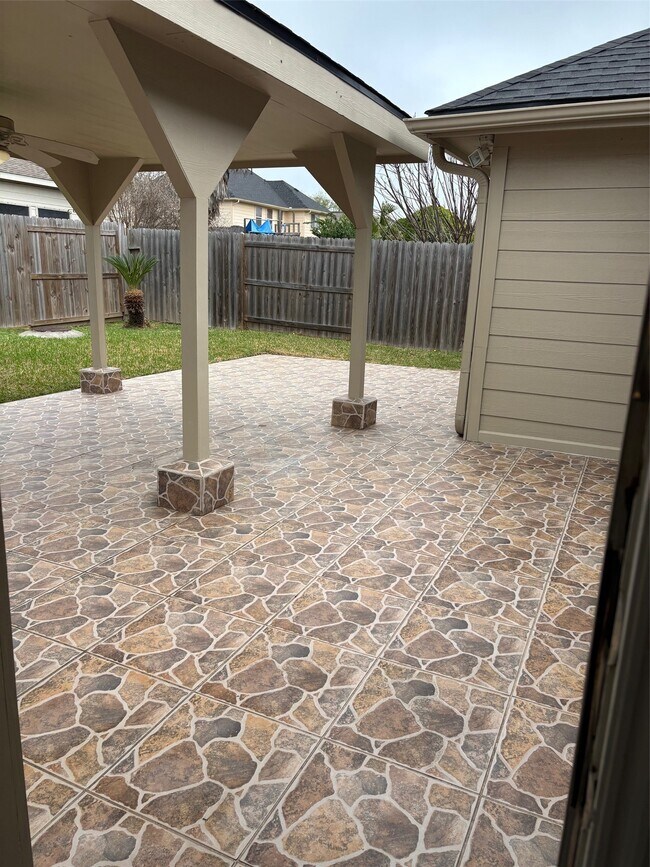 Building Photo - 903 Christopher Ln