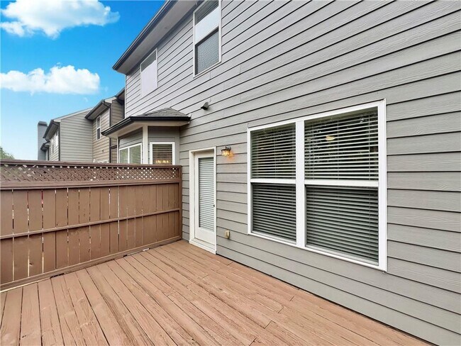 Building Photo - 225 Stone Park Dr