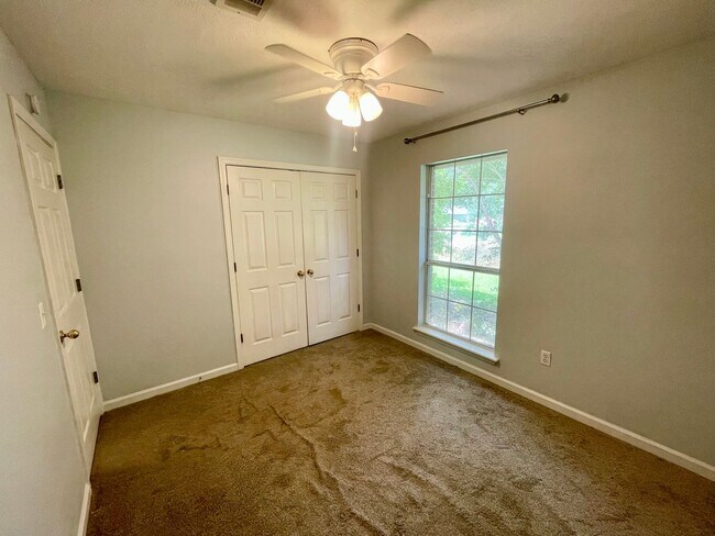 Building Photo - 3/2 For Rent in Brandon 047!