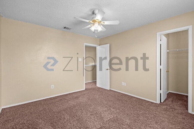 Building Photo - 1836 Vineridge Ln