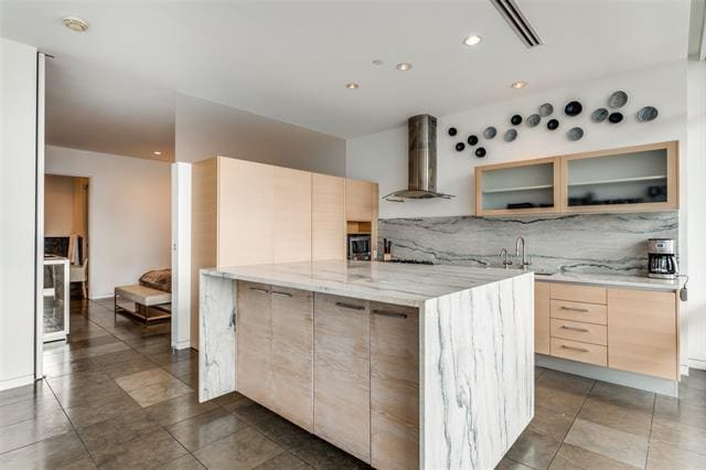 Building Photo - 2430 Victory Park Ln