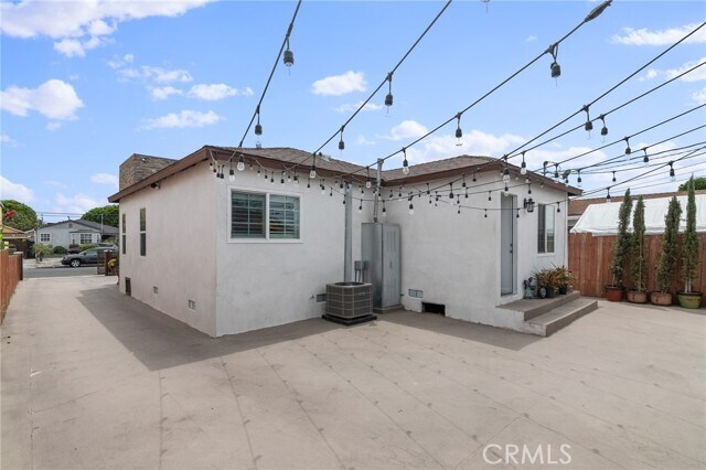 Building Photo - 743 E 90th St
