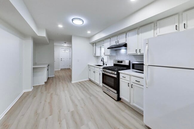 Building Photo - 3115 N Oakley Ave