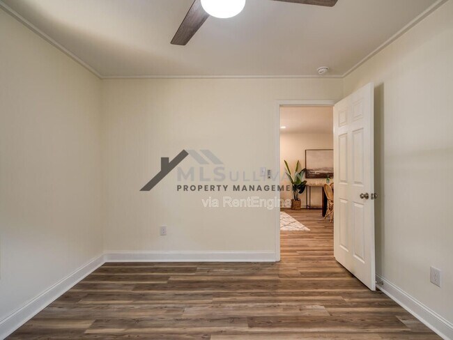 Building Photo - 1010 Cole St