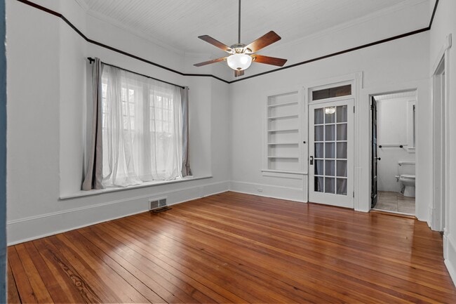 Building Photo - 802 N Poplar St