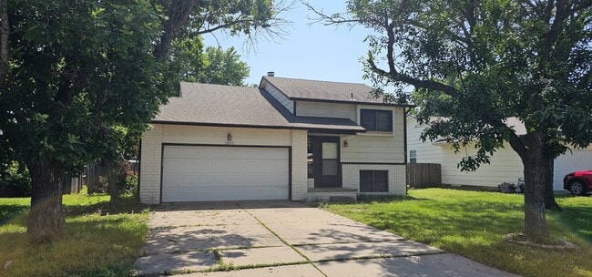 Primary Photo - 1630 S Red Oaks St