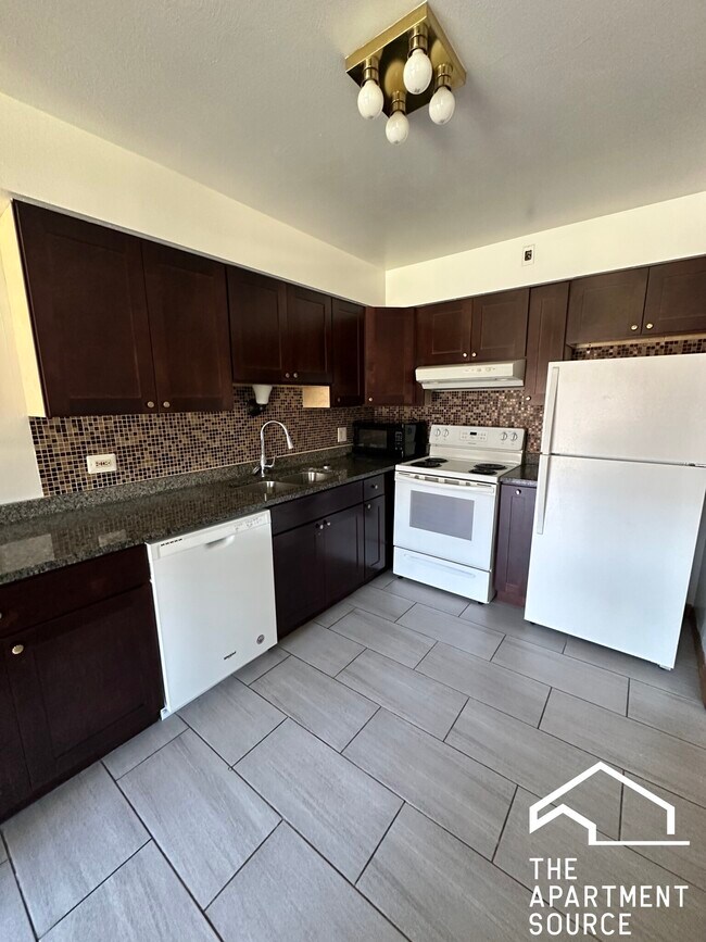 Building Photo - 1639 Oakwood Ave