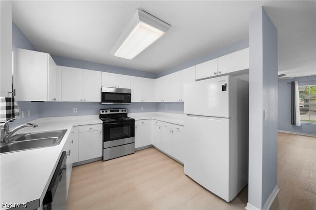 Building Photo - 15624 Sunny Crest Ln
