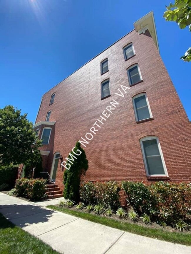 Building Photo - 738 Annie Rose Ave
