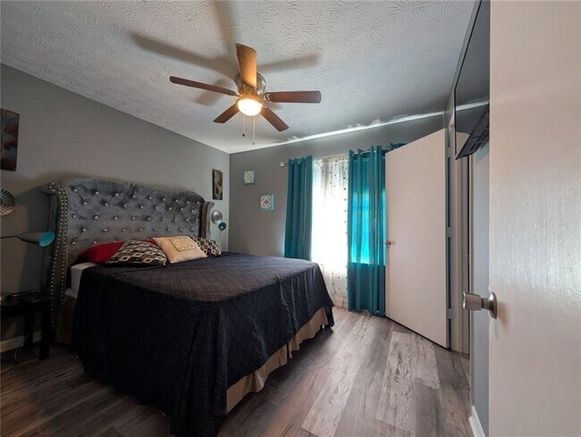 Building Photo - 2470 Corner Shoals Dr