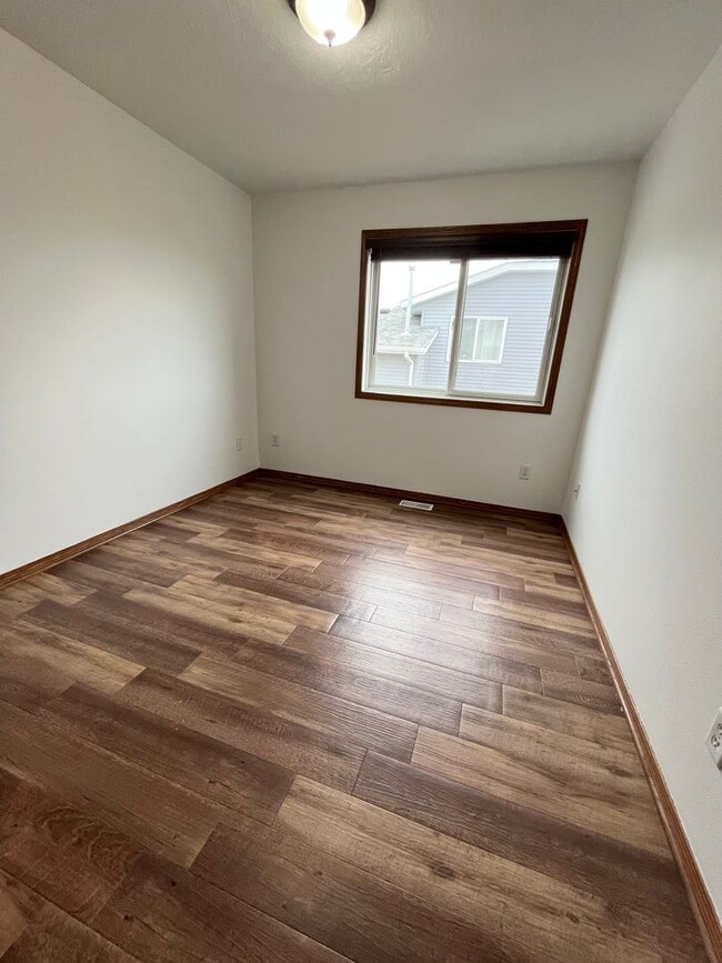 Building Photo - 3 Bed/2 Bath Home w/ Fenced in Yard!