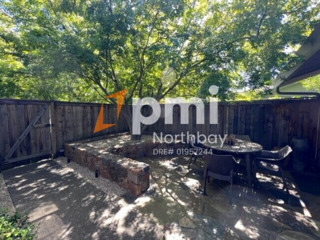 Building Photo - 6950 Yount St